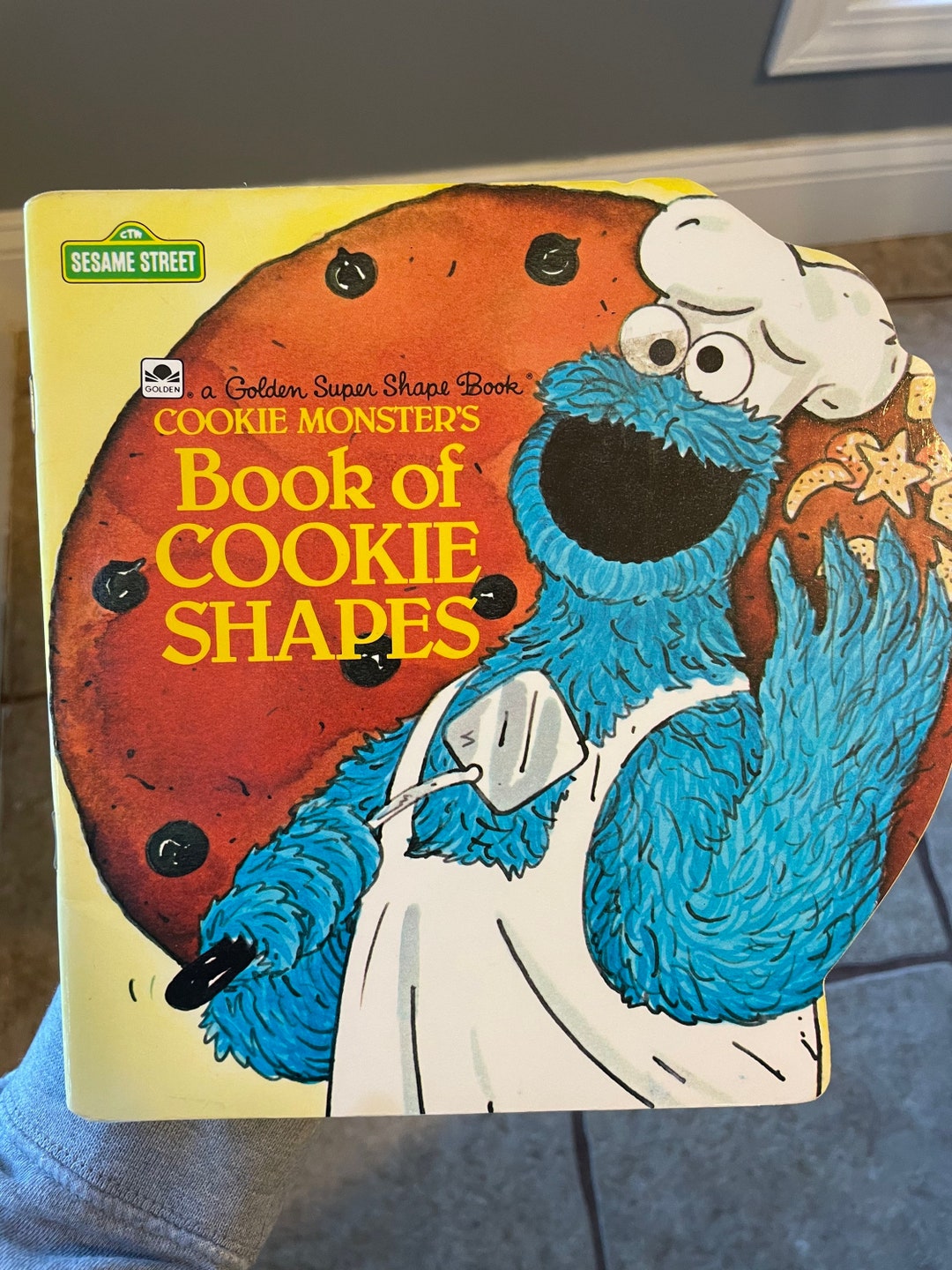 Sesame Street Cookie Monster???s Book of Cookie Shapes Golden Super Shape ...