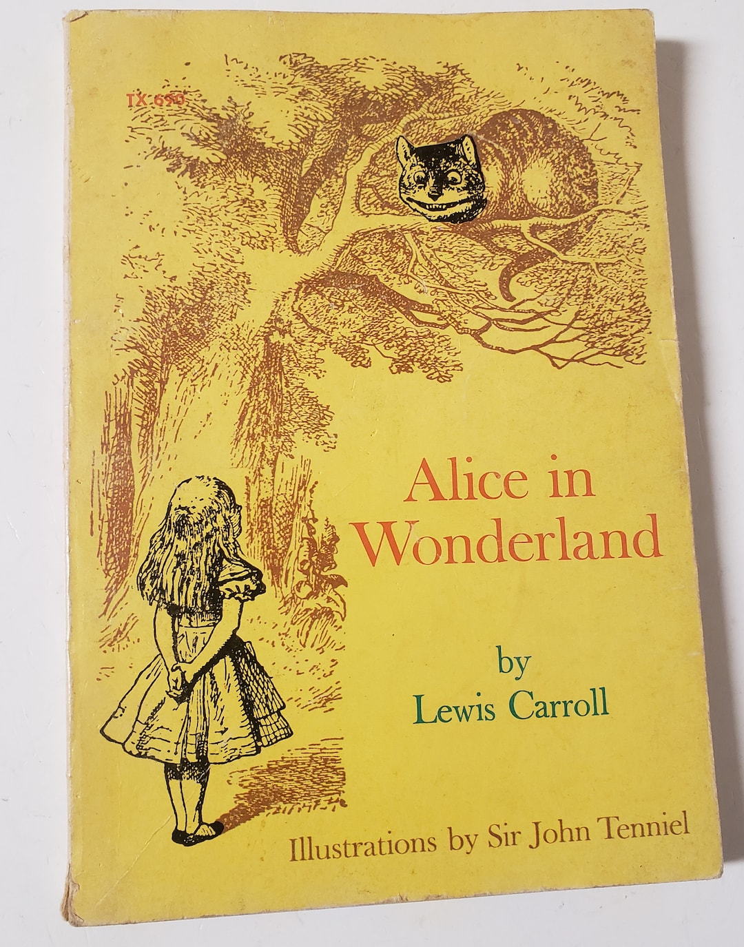 洋書 The ALICE IN WONDERLAND Picture Book Amazon.com: Alice In Wonderland Picture Shape Book