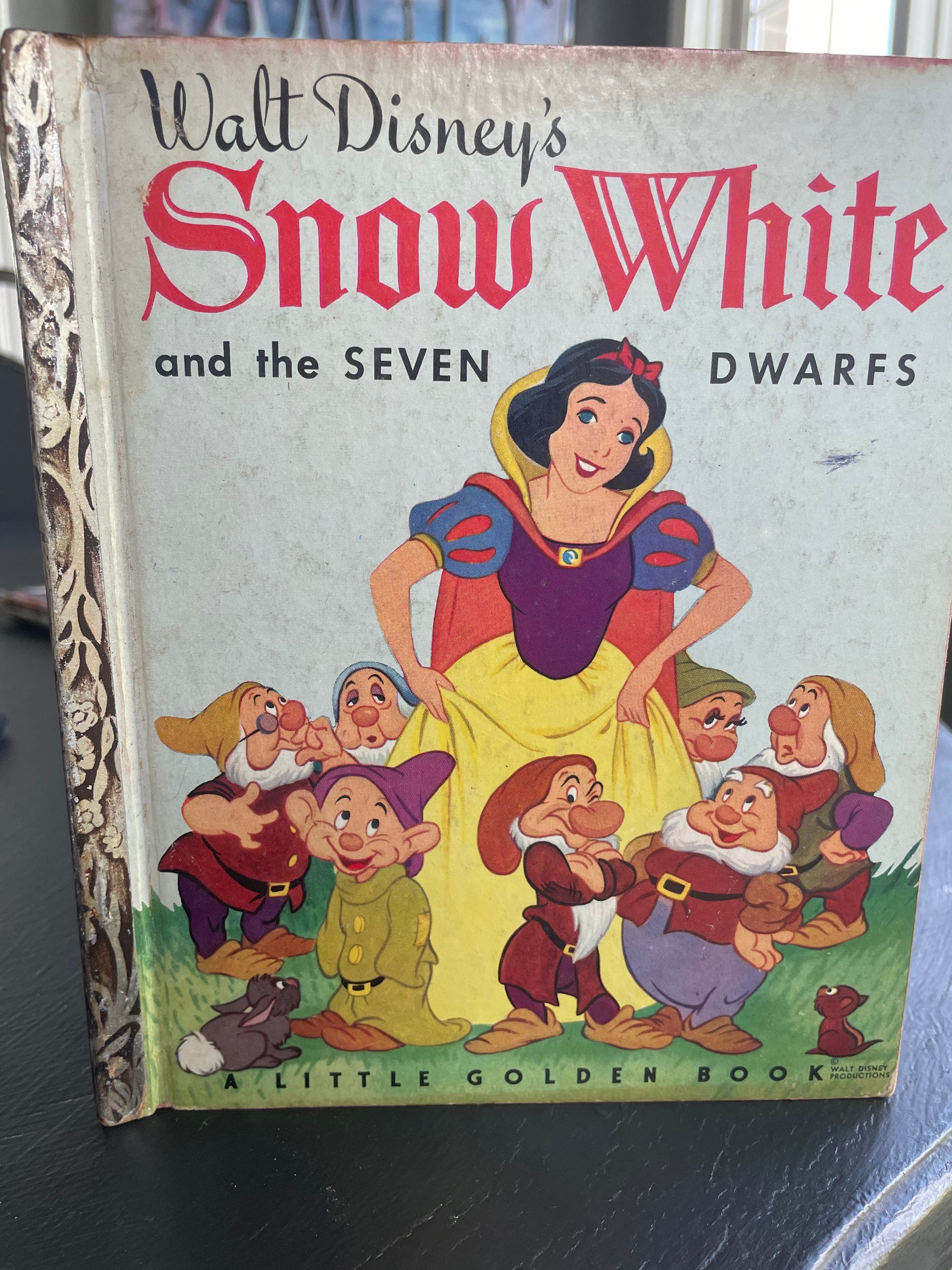 Walt Disney’s Snow White and the Seven Dwarfs A Little Golden Book ...