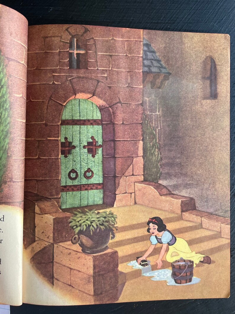 Walt Disney’s Snow White and the Seven Dwarfs A Little Golden Book ...