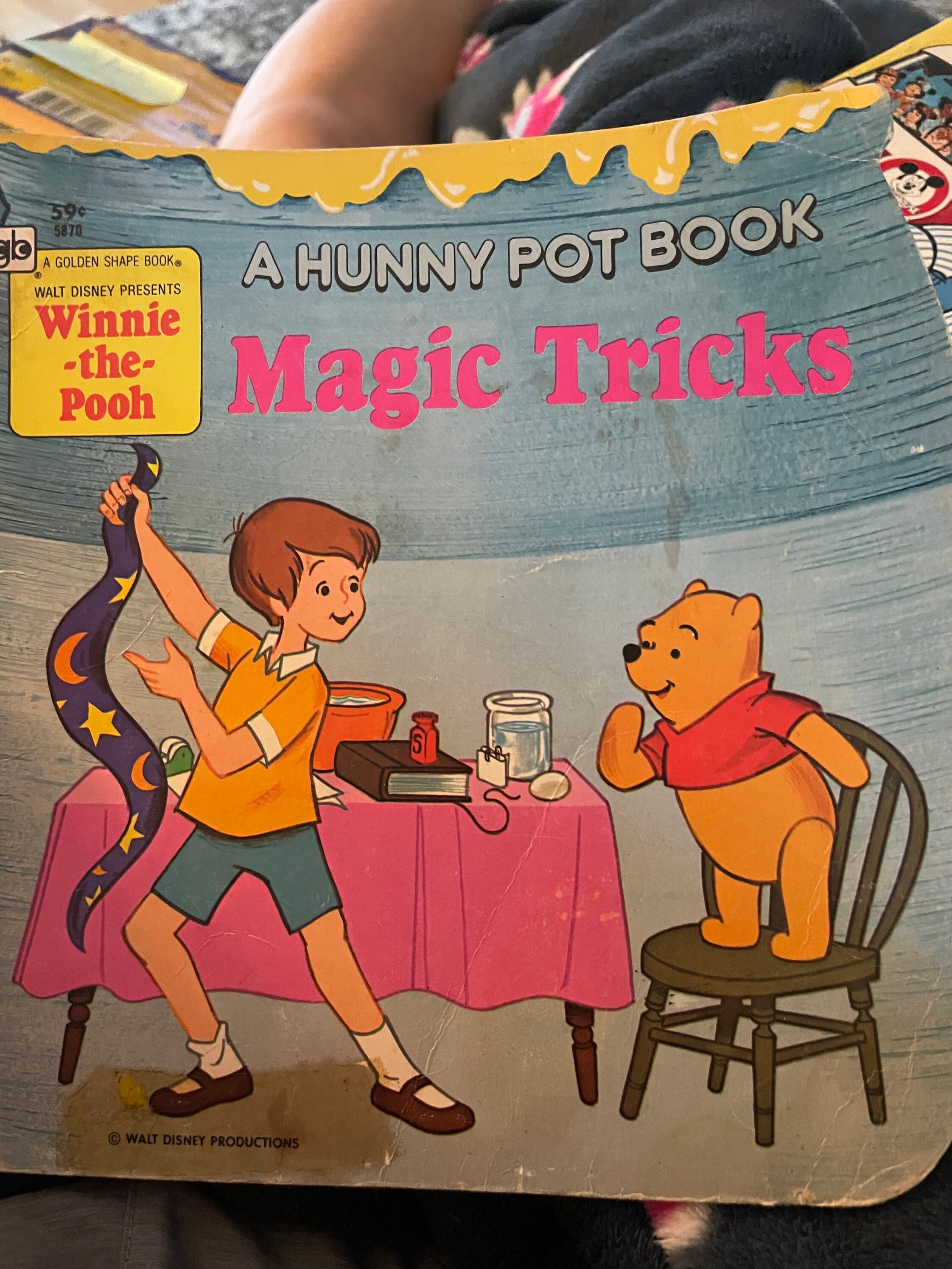Walt Disney Present Winnie the Pooh Magic Tricks A Hunny Pot