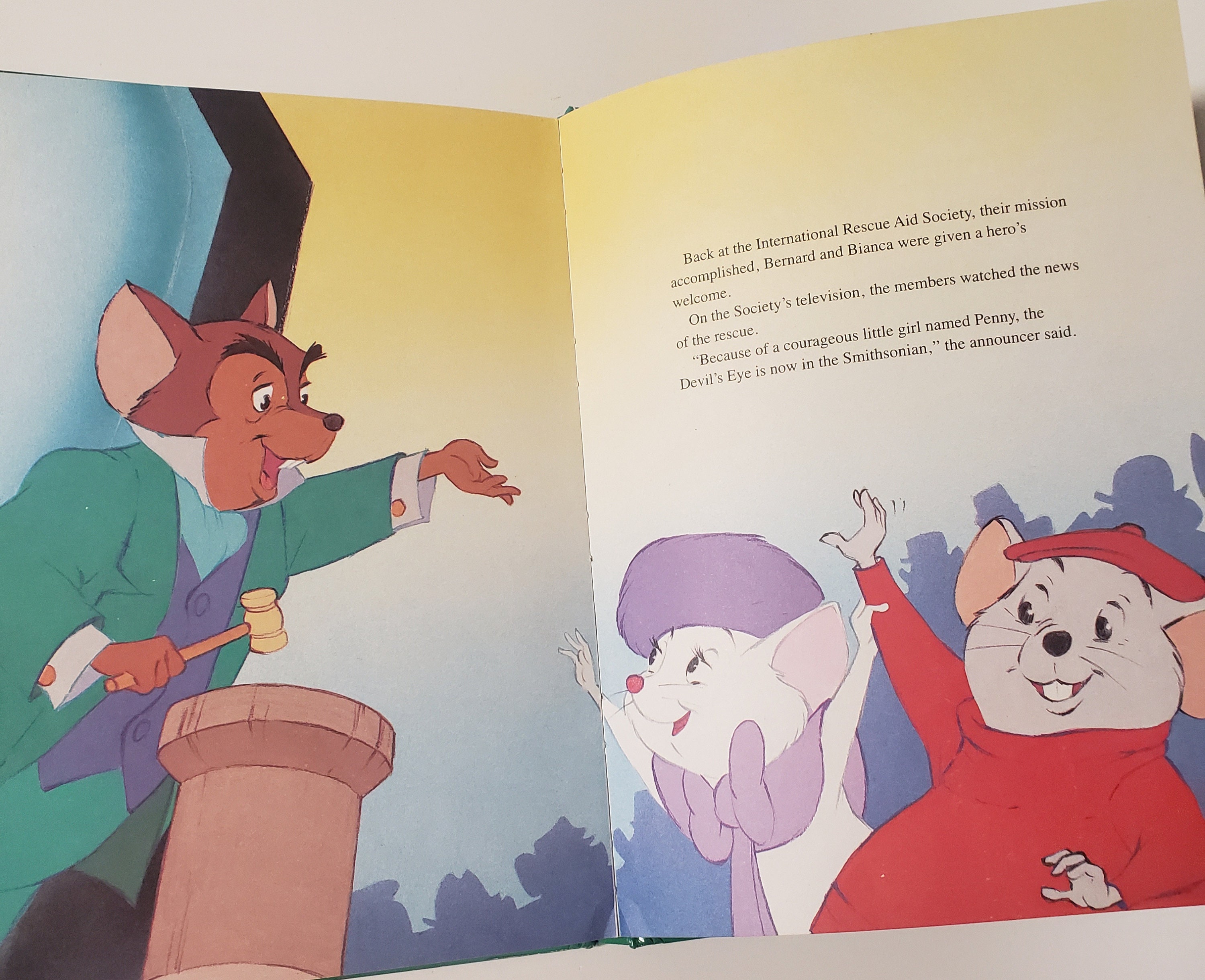 Walt Disney's the Rescuers/vintage 1989 Twin Books Storybook