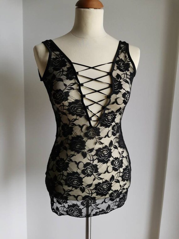 Black lace top//Fitted lace top