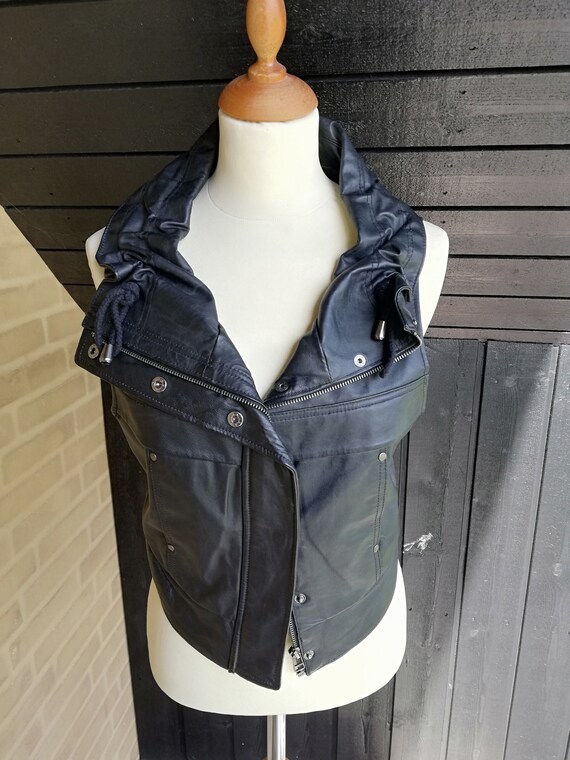 Crop leather vest//Fitted sleeveless jacket