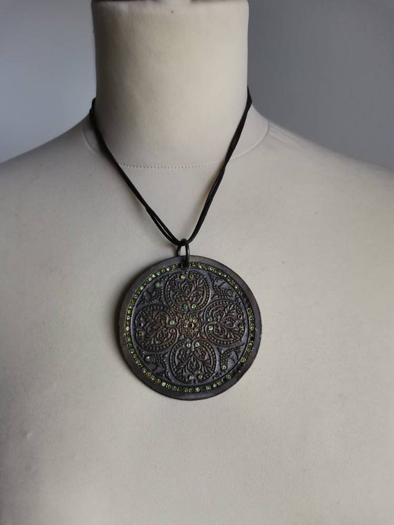 1970s statement pendant necklace