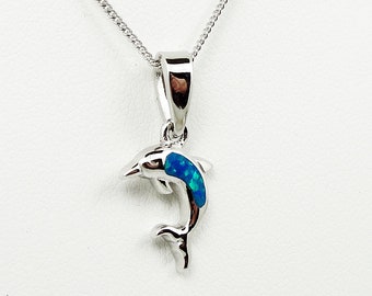Colgante de delfín con ópalo azul: dije de plata de ley, joyería griega