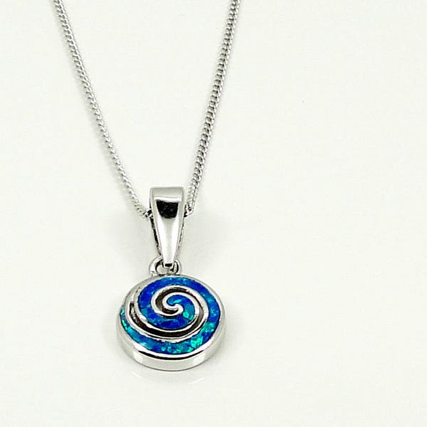 Petit pendentif collier d’opale, pendentif en spirale extra petit, pendentif en spirale grecque, charme d’opale en spirale, argent sterling, opale bleue, bijoux grecs