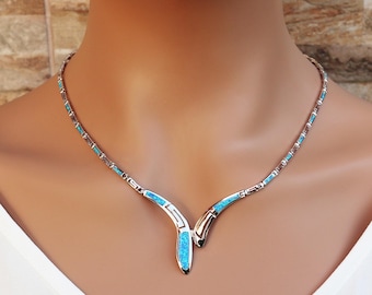 Blå opal grekisk nyckelhalsband: Sterling silver meanderdesign