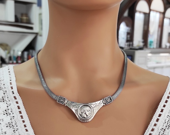 Greek goddess best sale necklace