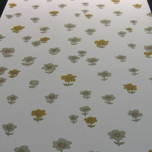 Vintage Wallpaper  by the Metre  - 70s Vinyl  Wallpaper - Little Flowers Vinyl Wallcovering | cas anita B