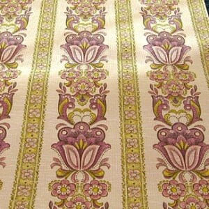 Vintage Wallpaper  by the Metre  - 70s  Wallpaper - Violet Flowers 70s Wallpaper | cas anita C