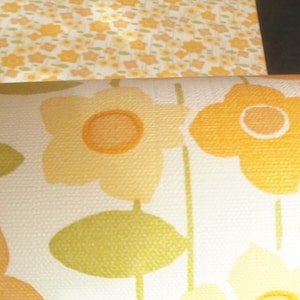Vintage Wallpaper  by the Metre  - 70s  flower Wallpaper - Vinyl 70s  Wallpaper / cas 55