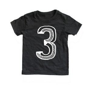 3, noir et blanc, chemise troisième anniversaire, chemise numéro trois, chemise 3, tenue 3e anniversaire, chemise anniversaire fille/garçon, t-shirt trois image 1
