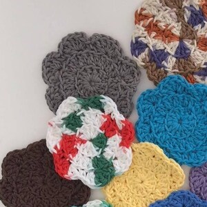 Crochet Flower Coasters, SALE Flower Coasters, Grey Flower Coasters, Set of 4 Floral Crochet Coasters, Gift for Mom, Crochet Coasters