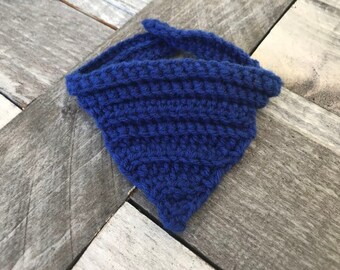 Kleine blauwe gehaakte hondenbandana, Royal Dog Bandana, gehaakte puppy-bandana, handgemaakte hondenbandana, gehaakte puppy-bandana, hondensok cadeau