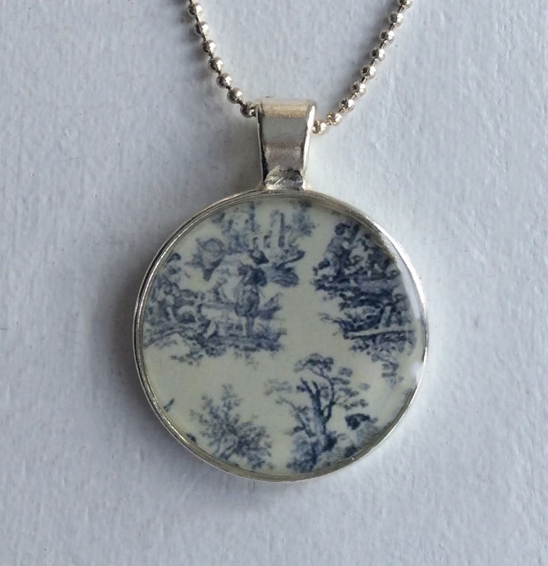 Cristal clear RESIN pendent Toile de jouy blue