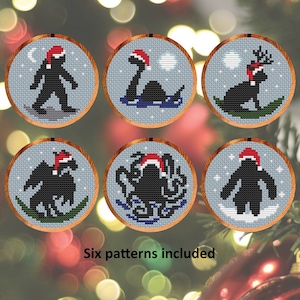 Cryptids in kerstmutsen kruissteekpatronen, set van zes leuke patronen voor kaarten of kerstboom, instant download PDF