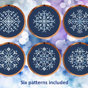 Sneeuwvlokken kruissteekpatronen (Set 2: 3-inch hoepels), set van zes mini-ontwerpen in blauw of wit, kaarten of ornamenten, instant download PDF