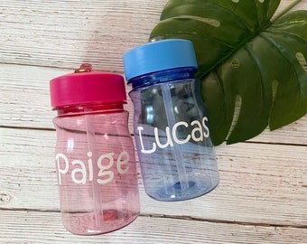 Taza de sorbo de botella de agua personalizada para niños • Taza personalizada para niños • Botella de agua personalizada para niñas • Regalo para niñas de flores • Regalo para portadores de anillos