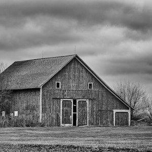 Barn Fine Art Print, Old Barn Photo, Rustic Barn, Barn Photography, Black and White Barn, Country Barn Photo, Farmhouse Decor, Wall Art