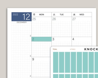 Può includere: Un planner mensile con un layout a griglia e un foglio di adesivi color teal con le parole "TEAL", "HTM11" e "KNOCK" stampate su di esso. Il planner è per dicembre 2022 e ha i numeri 25, 26, 27, 2, 3, 4 e 9 stampati su di esso.
