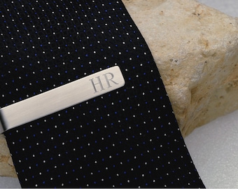 Pinza de corbata personalizada: monograma de acero inoxidable plateado cepillado