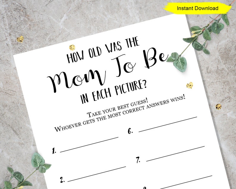 Op de afbeelding: Een printbaar spel voor een babyshower of gender reveal party. Het spel vraagt ​​gasten om te raden hoe oud de aanstaande moeder was op elk van de meegeleverde foto's. De tekst luidt "Hoe oud was de aanstaande moeder op elke foto? Doe je best! Wie de meeste juiste antwoorden krijgt, wint!"