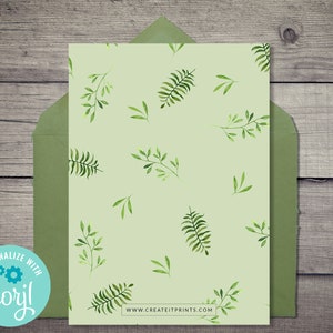 Pu&ograve; includere: Un biglietto verde chiaro con un motivo ripetitivo di foglie e felci verdi. Il testo "www.createitprints.com" &egrave; stampato in fondo al biglietto.