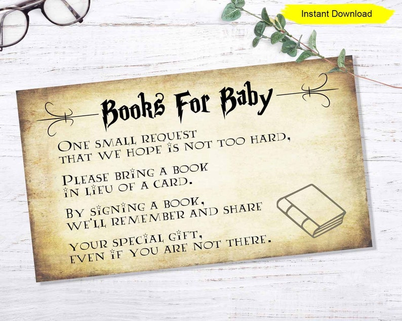 K&ouml;nnte beinhalten: Ein druckbares Schild im Vintage-Stil, das die G&auml;ste bittet, ein Buch anstelle einer Karte f&uuml;r eine Babyparty mitzubringen. Das Schild zeigt den Text "Books For Baby" in einer dekorativen Schriftart und enth&auml;lt eine kleine Illustration eines geschlossenen Buches.