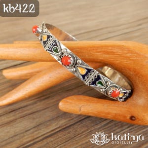 Kabylisk berberarmband i silver, korall och emalj