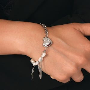 Bridesmaid Pearl Bracelet with Heart Charm, Romantic Gift for Her, Natural Freshwater Pearl Bridal Jewelry, Pearl and Chain Silver Bracelet