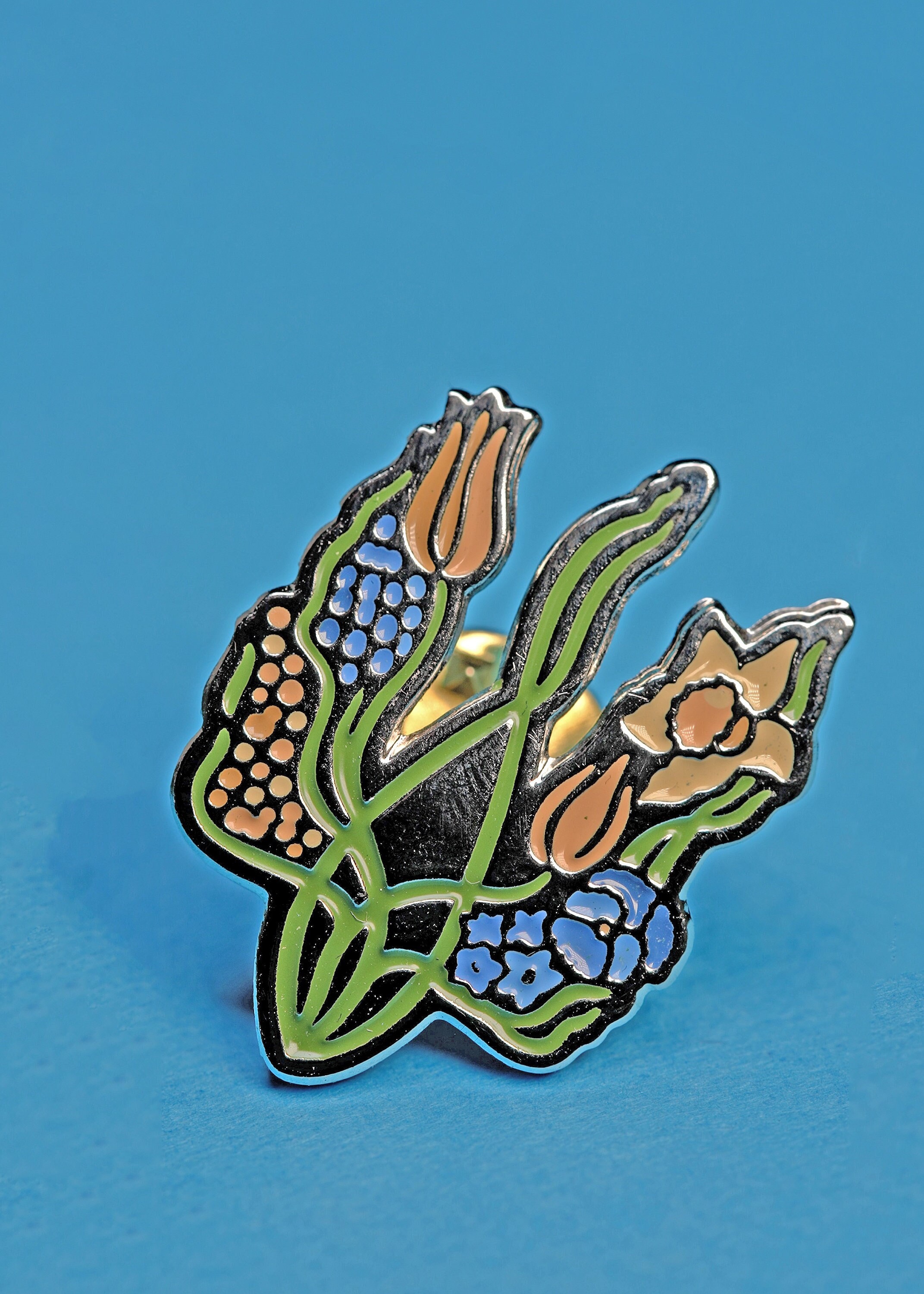 Enamel pin, ukrainian trident, flower enamel pin, handmade enamel pin, ukraine pin, trident, support Ukraine, ukraine jewelry