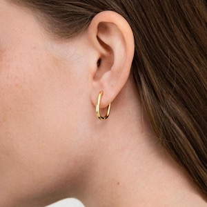 Créoles ovales en plaqué or 18 carats, boucles d&#39;oreilles Huggie faites main pour femme, créoles dorées, boucle d&#39;oreille minimaliste simple, créoles dorées