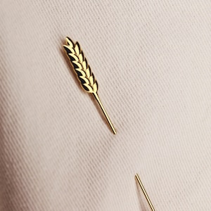 妻へのジュエリーギフトとして小麦をあしらった金のブローチ、小麦チャームの金メッキブローチ、女性用ハンドメイドブローチ、女性用ジュエリーとして小さなブローチ