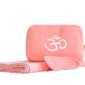 Om - Yoga blanket - 100% Cotton - Crimson/Natural