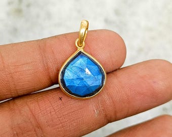 14K Solid Gold Labradorite Heart Pendant, Labradorite Gold Pendant, November Birthstone, Solid Gold Bezel Pendant, Gift For Her Jewelry Sale
