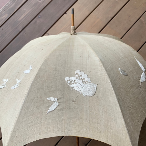 Vintage Silk Umbrella. Cream Colored Umbrella. Vin
