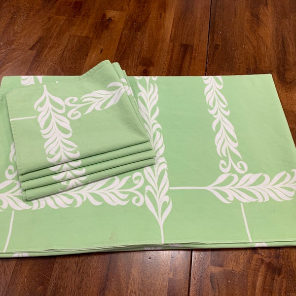 Vintage Tablecloth! With Napkins! Green Tablecloth! 1950s Tablecloth! Mid Century Tablecloth. Summer Tablecloth