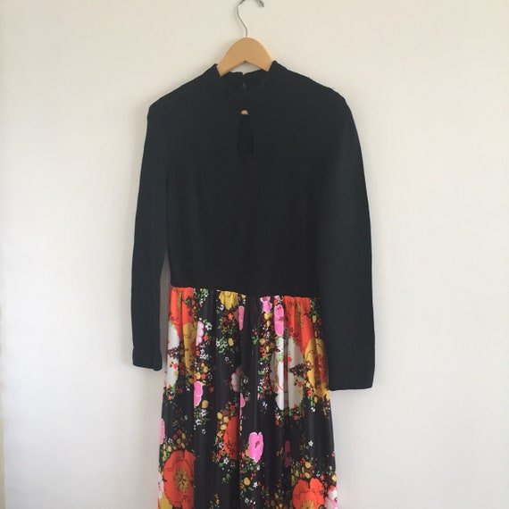 Vintage 1970s Long-Sleeved Black and Floral Maxi D