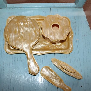 Lovely 5 Peice Vintage Vanity Set