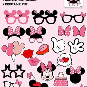 Puede incluir: Una colección de 20 accesorios imprimibles para fotomatón con orejas de ratón negras y rosas, lazos de lunares, gafas, labios rojos, guantes blancos, globos, un zapato rojo, un bolso y una cara de ratón. Texto: 20 PHOTO BOOTH PROPS, INSTANT DOWNLOAD, PRINTABLE PDF.