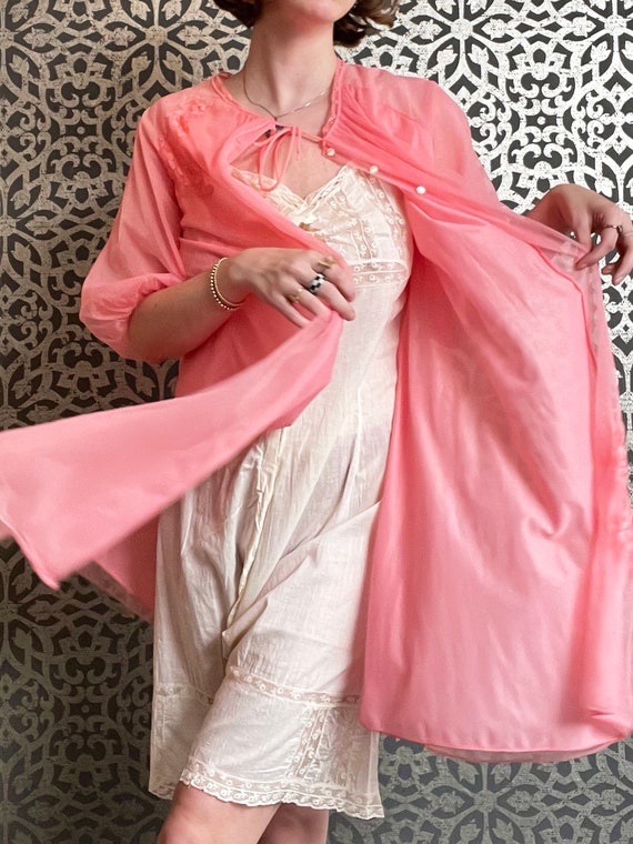 Vintage 1960s Bubblegum Pink Peignoir Nylon Robe