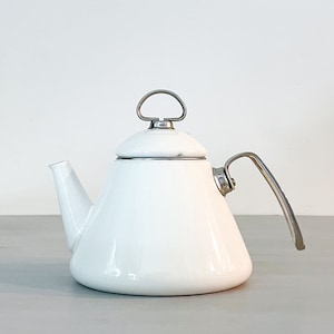 White Enamel on Steel Chantal Tea Kettle/Teapot with Lid and Handle