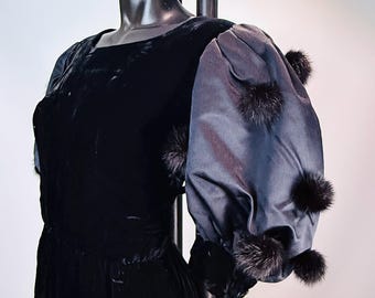 Vestido Givenchy vintage de veludo preto, década de 1980.