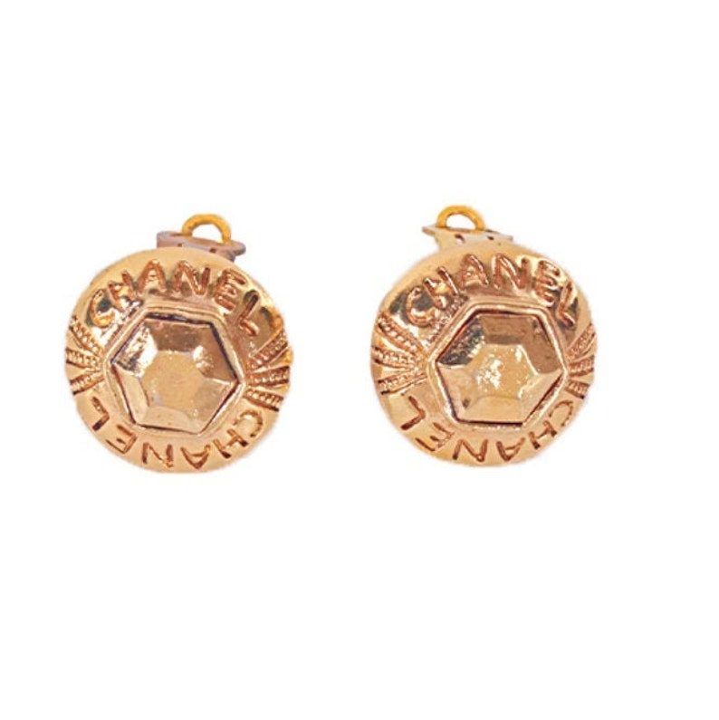 80S Chanel clip earring image 2
