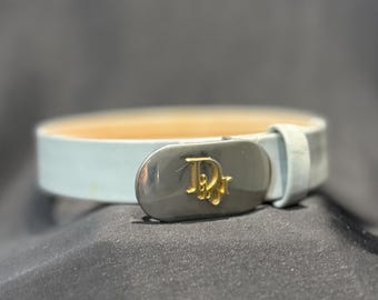 Cinto vintage Christian Dior – Couro azul claro restaurado com fivela com o logotipo CD.