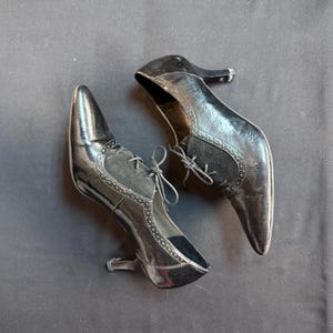 Etienne Aigner 80s heels SZ39