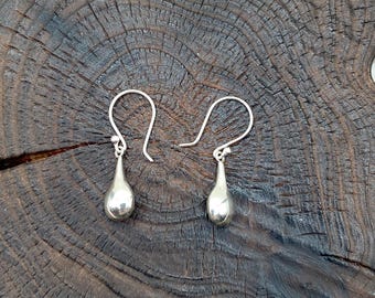 Silver Teardrop Earrings,Tiny Teardrop,Minimalist Earrings,Tiny Teardrop Earrings,Shiny Teardrop