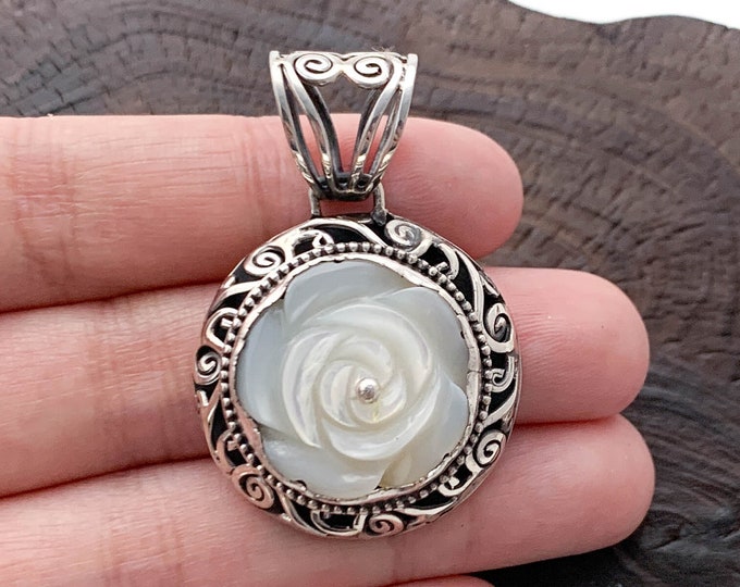 Mother of Pearl Flower Pendant, White Flower Necklace, Flower Lover, Sterling Silver 925, Flower Pendant Jewelry