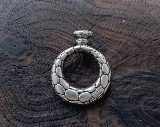 Sterling Silver Pendant, Silver Necklace, Stunning Pendant, Sterling Silver Snake Scale Pattern, Round Silver Necklace, Silver Circle